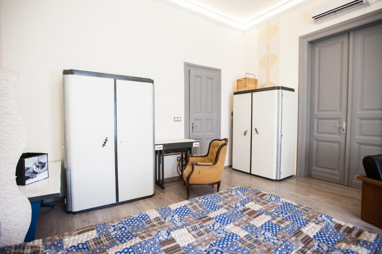 N42 By Small Home Budapest Luaran gambar
