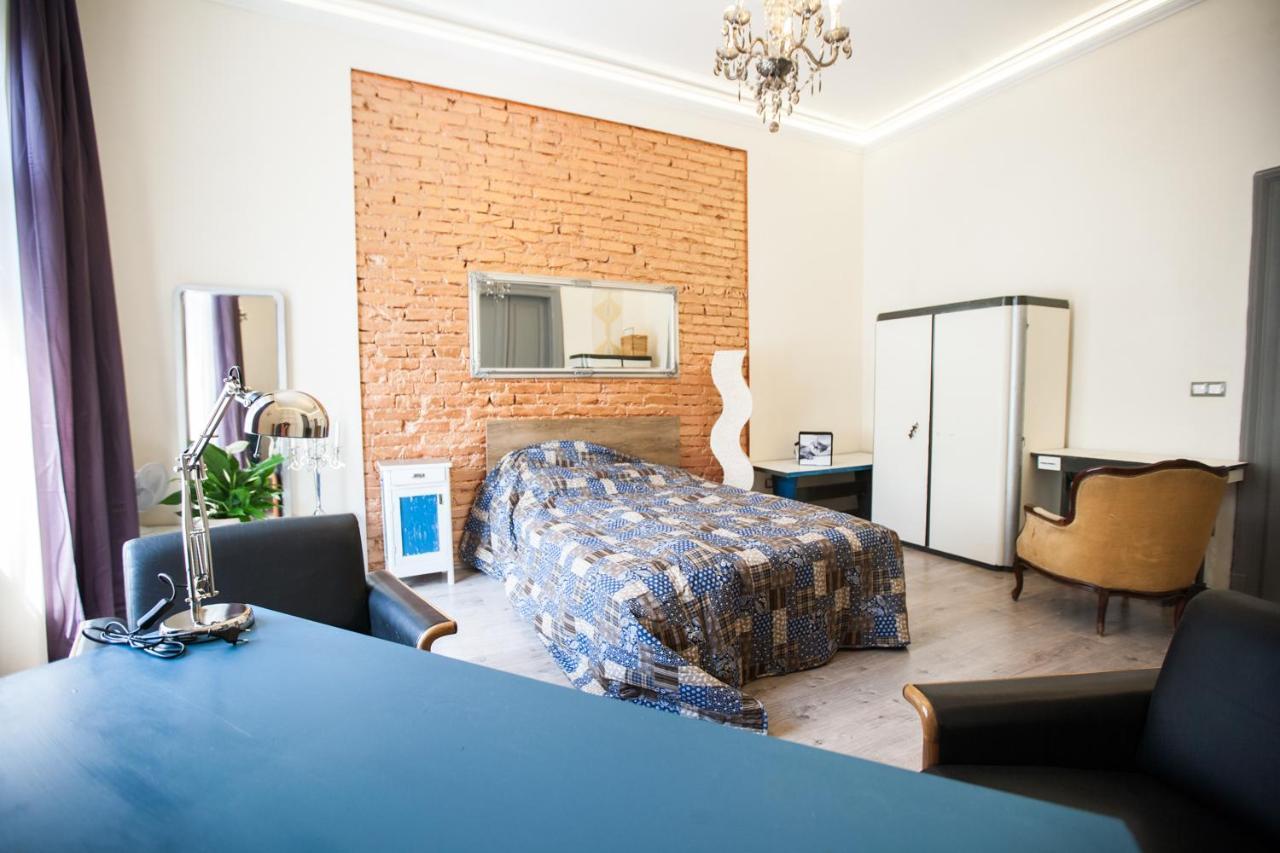 N42 By Small Home Budapest Luaran gambar
