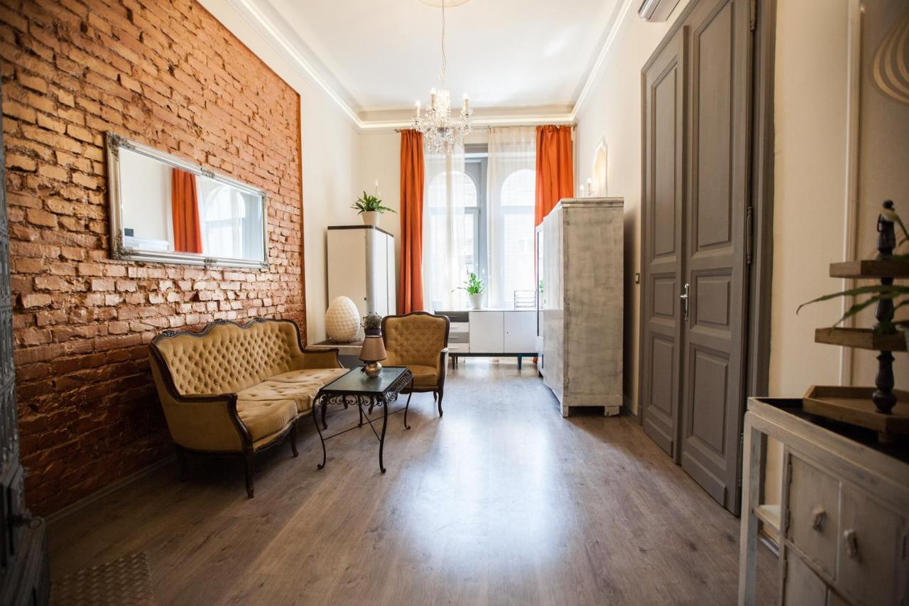 N42 By Small Home Budapest Luaran gambar