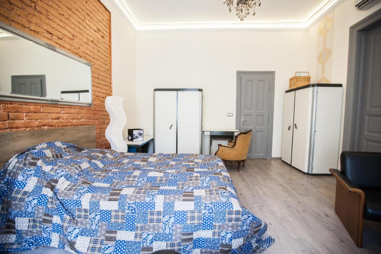 N42 By Small Home Budapest Luaran gambar