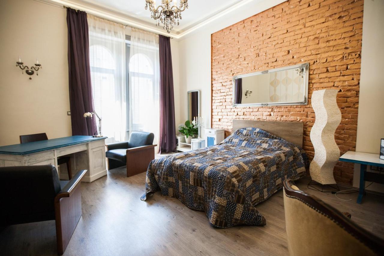 N42 By Small Home Budapest Luaran gambar